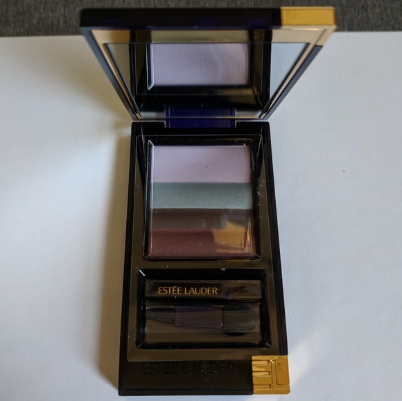 Estee Lauder Other - 🆕 Estee Lauder Icon Eyeshadow Quad Chic Plum